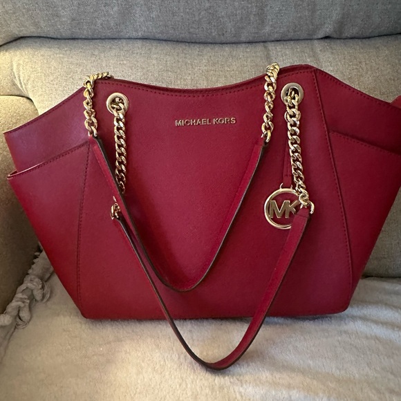 Michael Kors Purse RED.
Beautiful condition. 
Used maybe 3 times - Picture 1 of 5